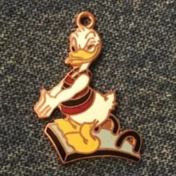 Donald Duck Charm ~ Diving ~ Swimming ~ 80's Walt Disney Productions - Picture 1 of 3